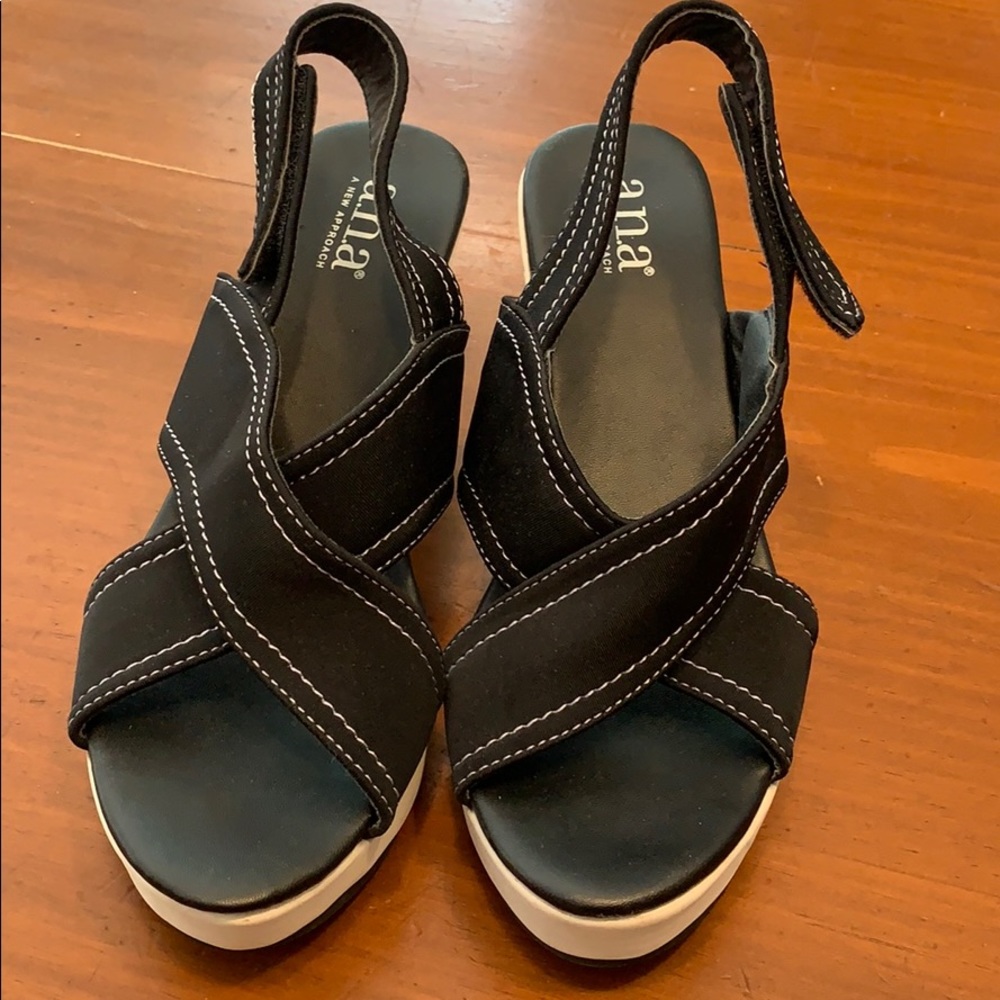 Ana black & white heels, size 8-1/2M